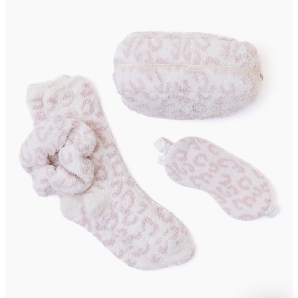 NWT Barefoot Dreams In the Wild Eye Mask, Socks & Scrunchie Travel Set
